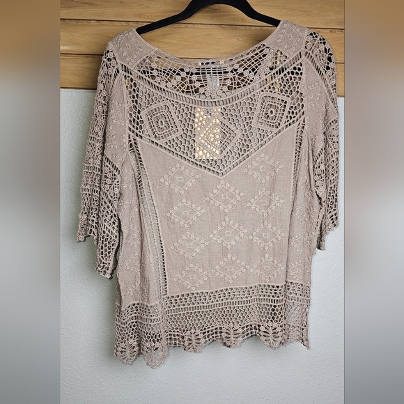 NWT Tan Short Sleeve 100% Cotton Crochet Lace Top with built in neutral cami Med - Picture 4 of 15